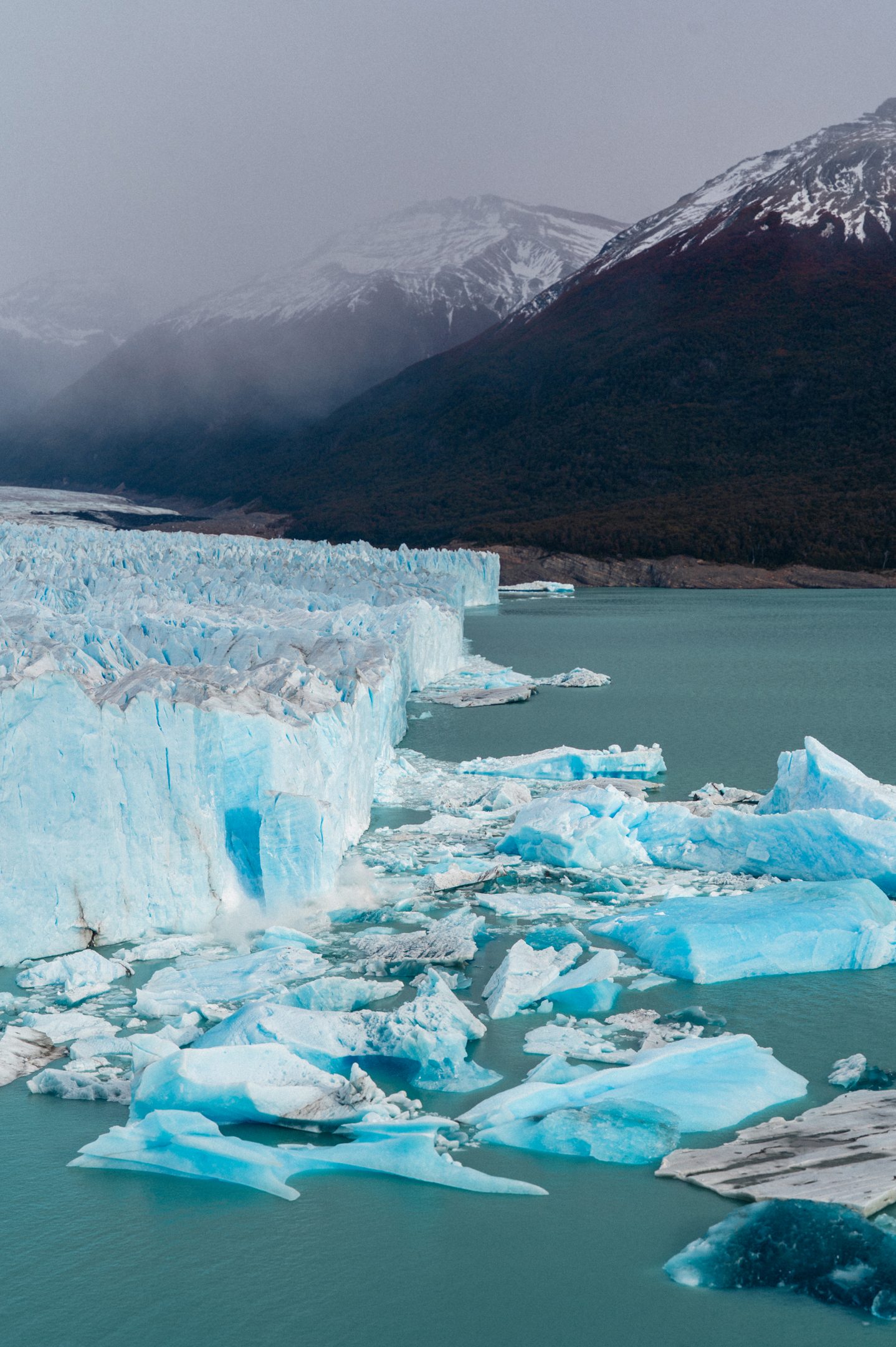 Ice block falling from Perito Moreno
