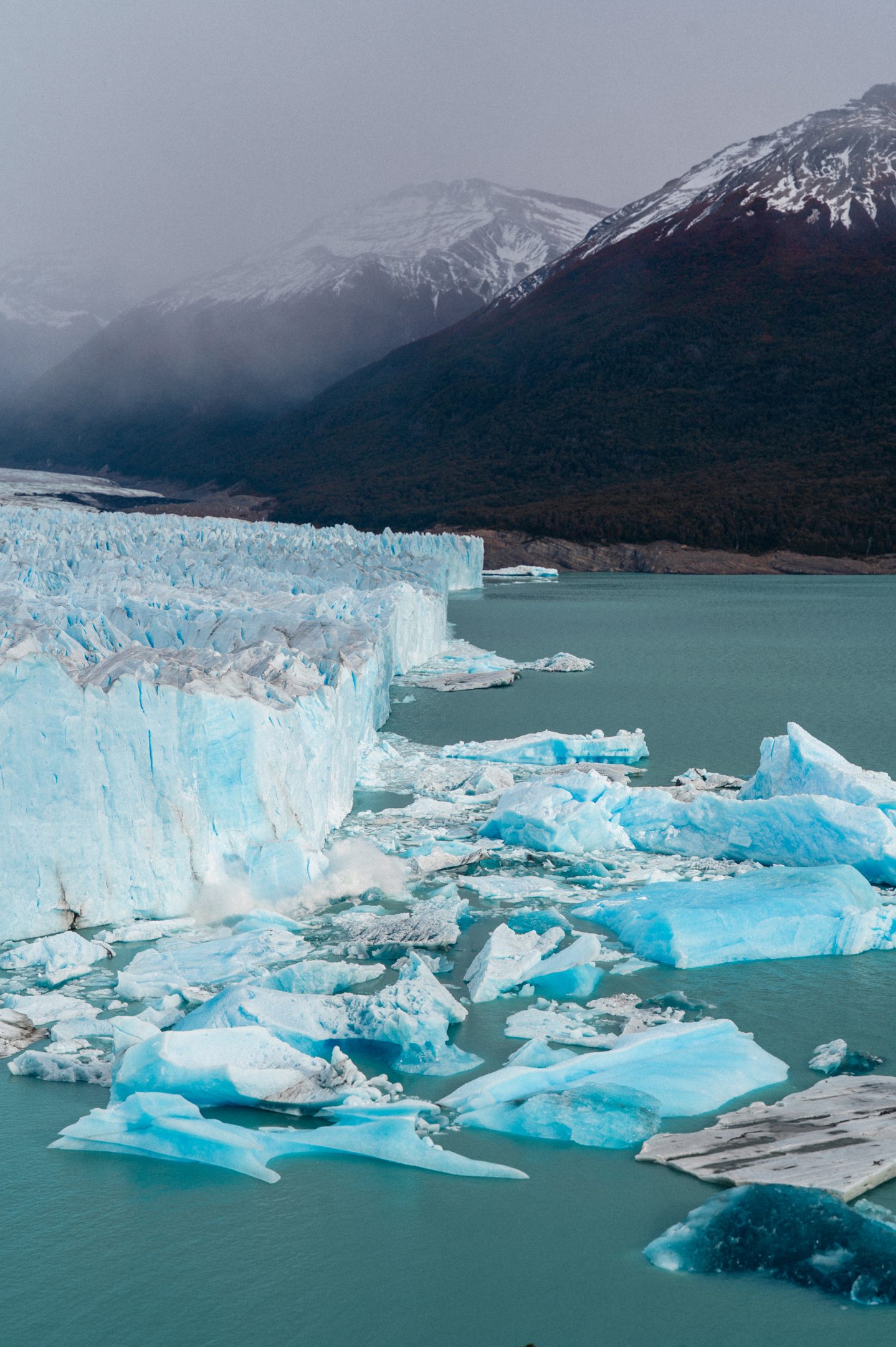 Ice block falling from Perito Moreno