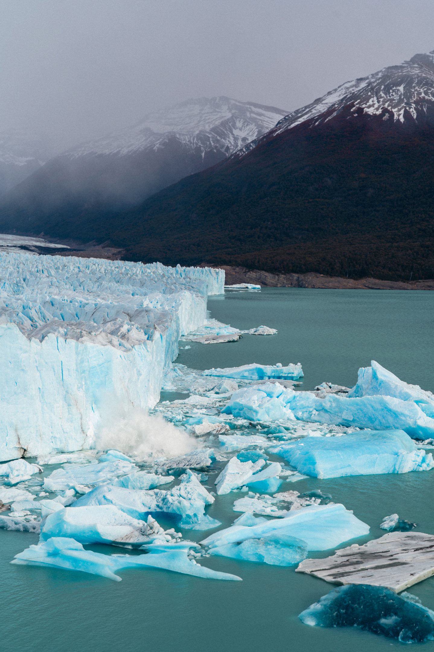 Ice block falling from Perito Moreno